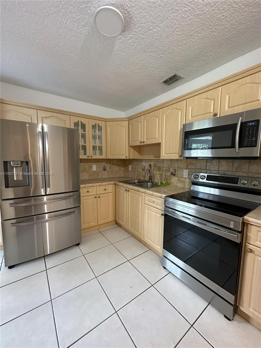 Real estate property located at 8331 38th St, Miami-dade, Tropical Gardens, Miami, FL