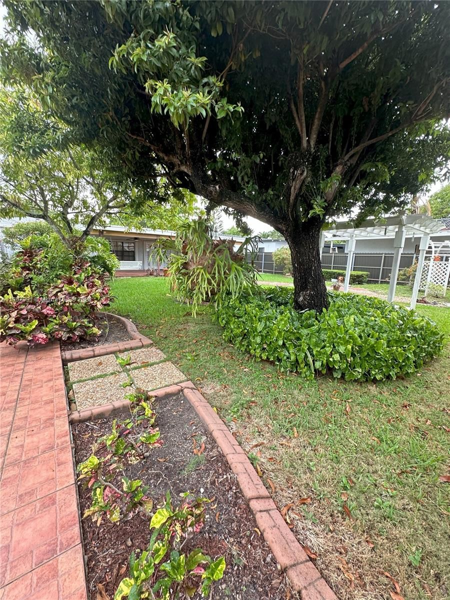 Real estate property located at 8331 38th St, Miami-dade, Tropical Gardens, Miami, FL