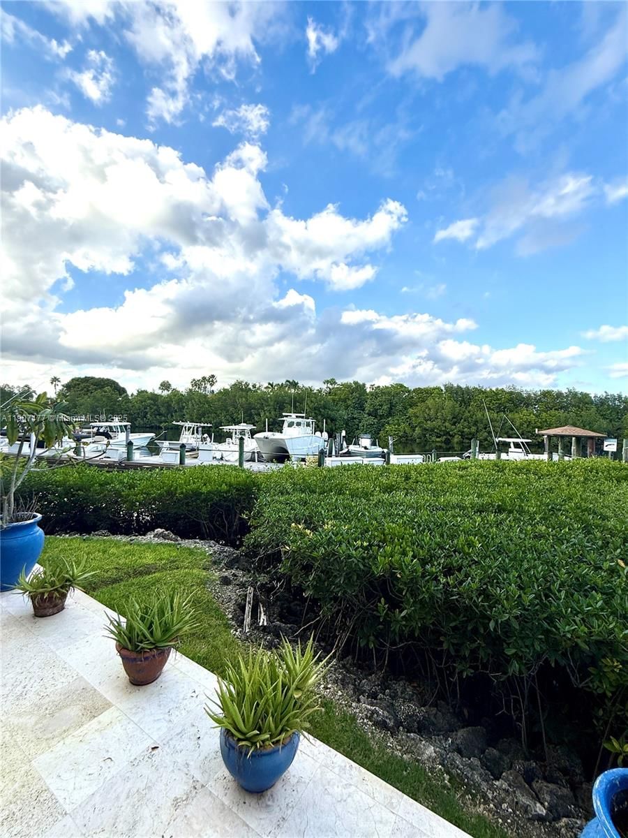 Real estate property located at 5950 Paradise Point Dr, Miami-dade, Royal Harbour Yacht Club, Palmetto Bay, FL