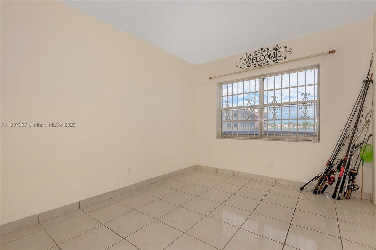 Real estate property located at 1481 Miami Gardens Dr #267, Miami-dade, Fourth Moorings Condo, Miami, FL