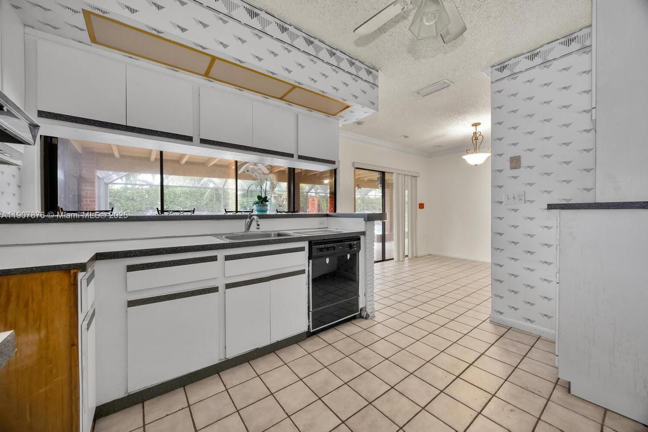 Real estate property located at 1331 102nd Ave, Miami-dade, Coral Pk Est Sec 6, Miami, FL