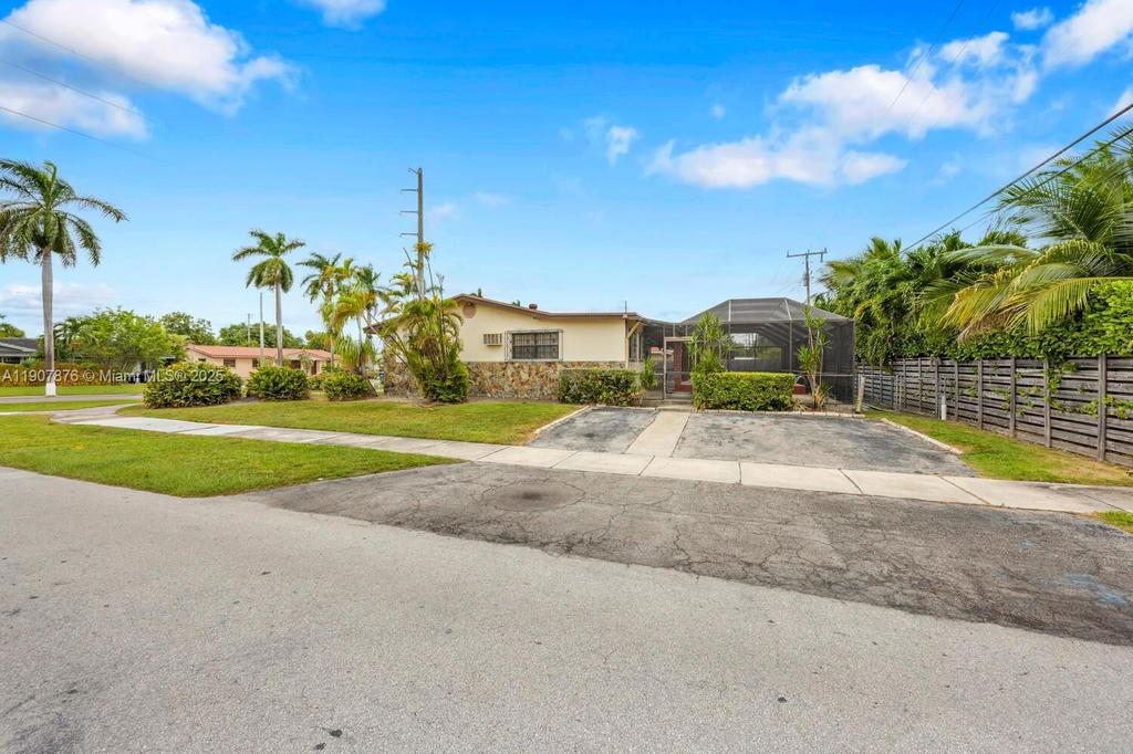 Real estate property located at 1331 102nd Ave, Miami-dade, Coral Pk Est Sec 6, Miami, FL