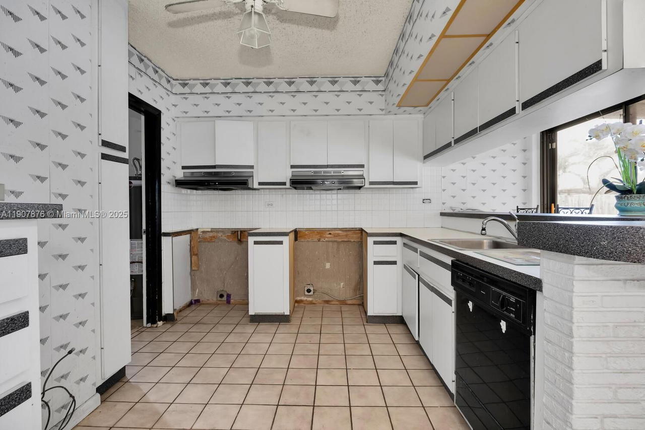 Real estate property located at 1331 102nd Ave, Miami-dade, Coral Pk Est Sec 6, Miami, FL