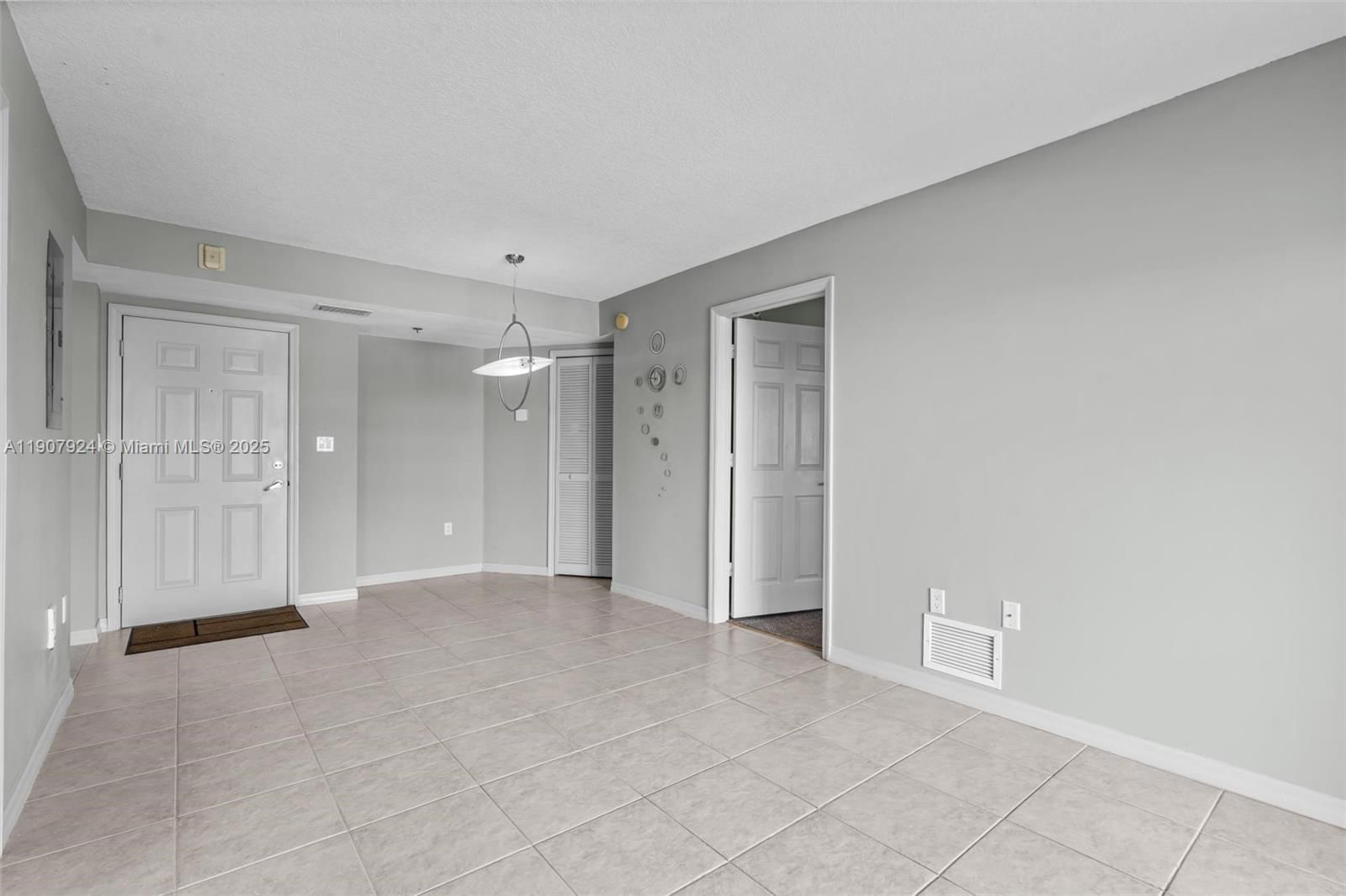 Real estate property located at 2475 16th St Rd #616, Miami-dade, River Run South Condo, Miami, FL