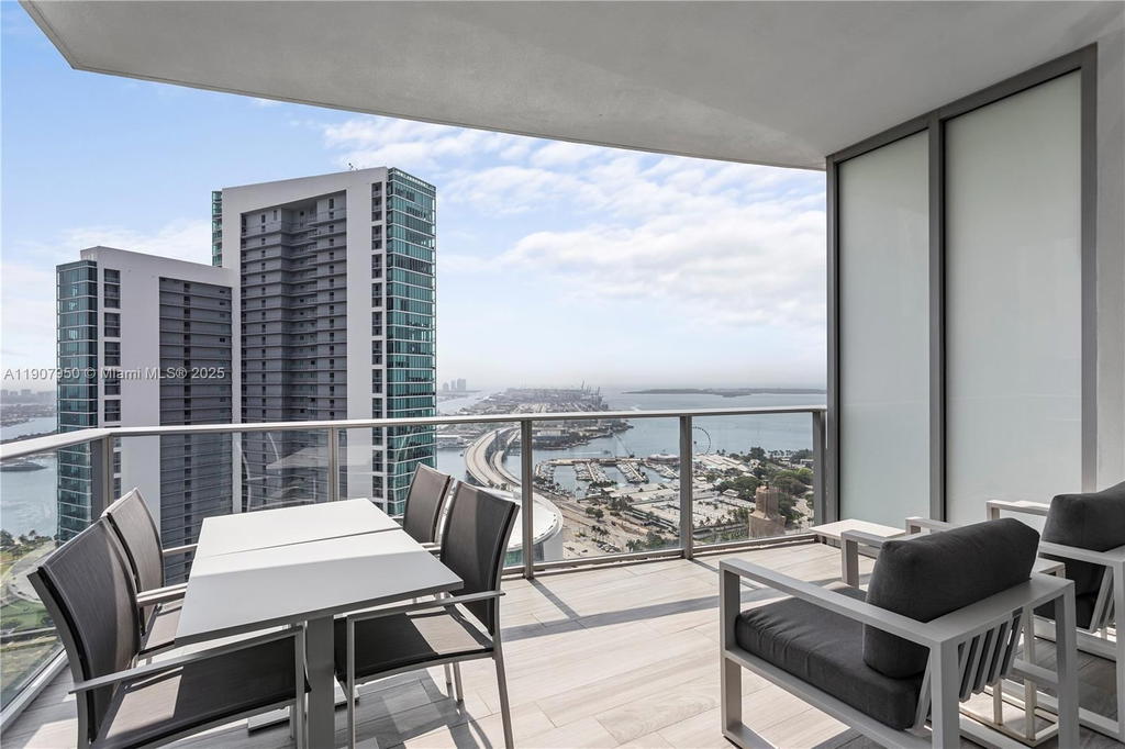 Real estate property located at 851 1st Ave #3907, Miami-dade, Paramount Miami Worldcent, Miami, FL