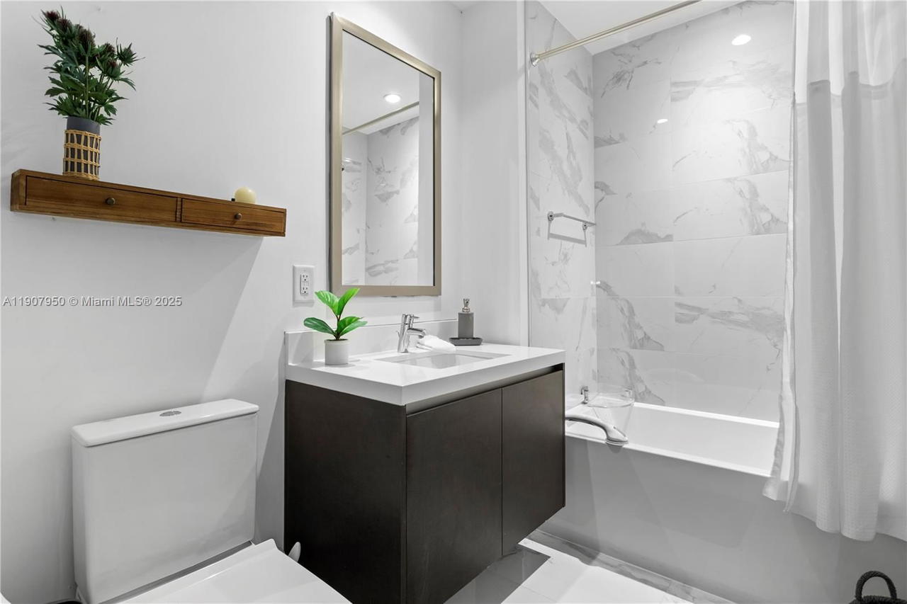 Real estate property located at 851 1st Ave #3907, Miami-dade, Paramount Miami Worldcent, Miami, FL
