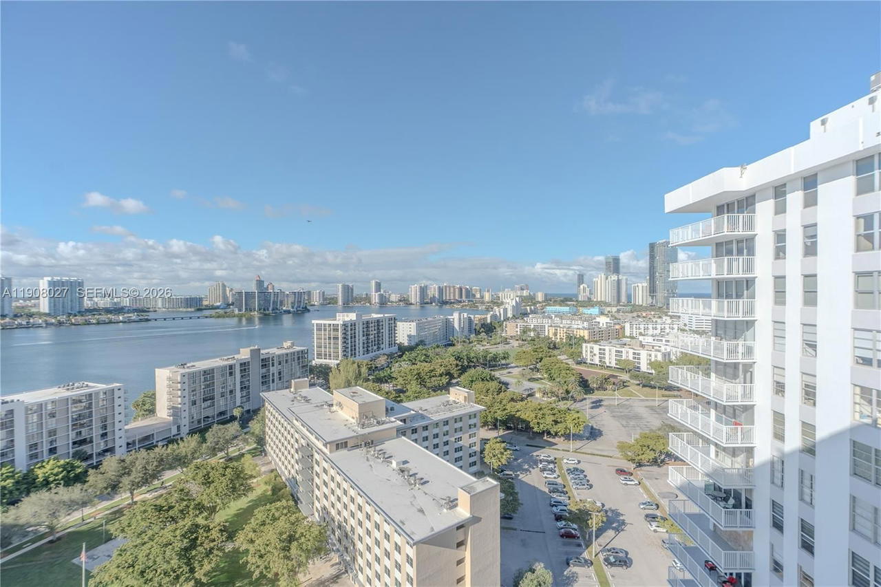 Real estate property located at 231 174th St #2202, Miami-dade, Winston Towers 400 Condo, Sunny Isles Beach, FL