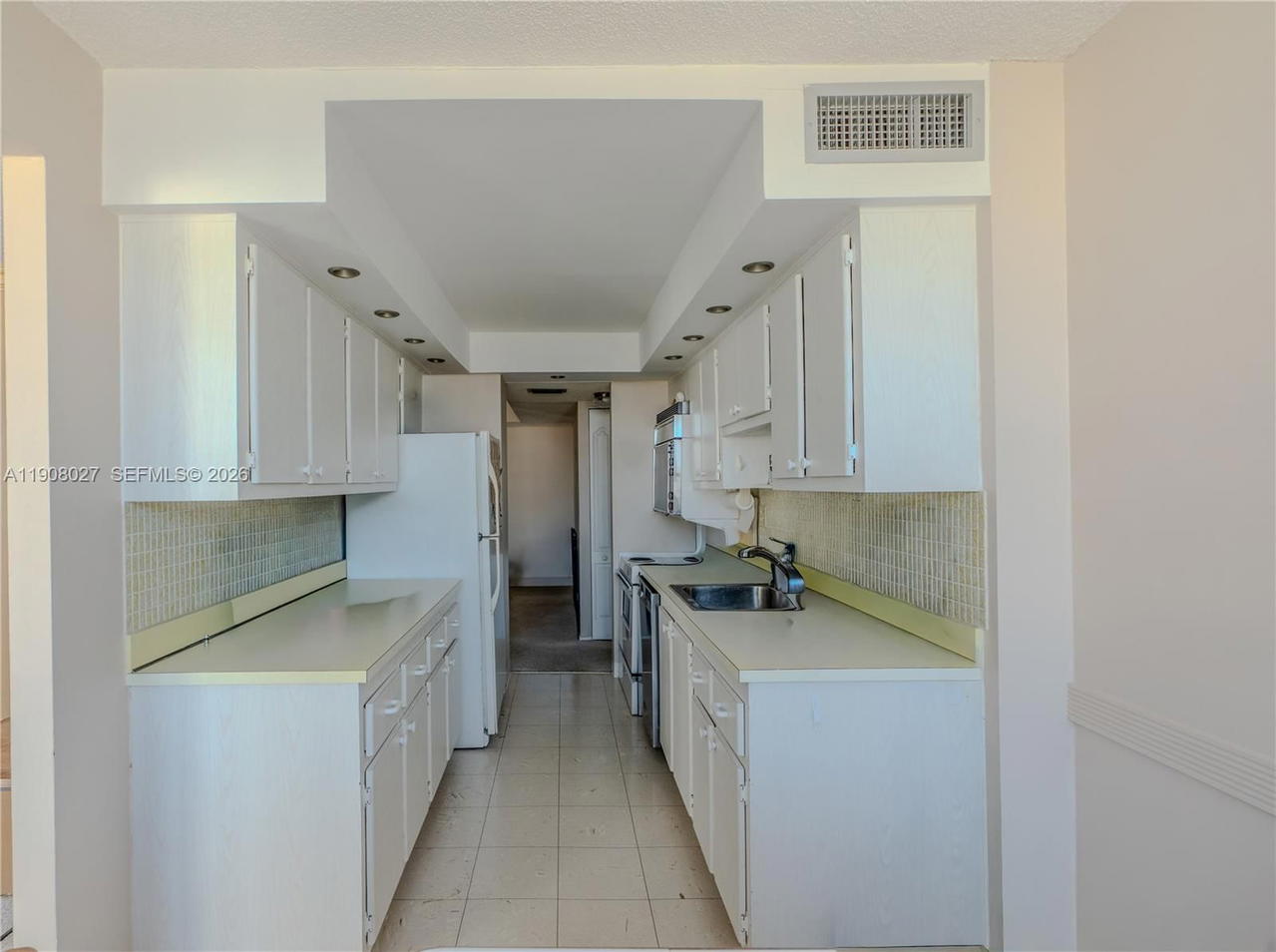 Real estate property located at 231 174th St #2202, Miami-dade, Winston Towers 400 Condo, Sunny Isles Beach, FL