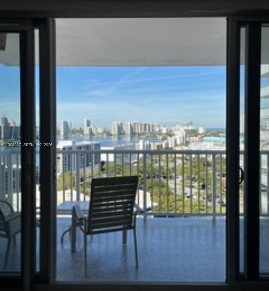 Real estate property located at 231 174th St #2202, Miami-dade, Winston Towers 400 Condo, Sunny Isles Beach, FL
