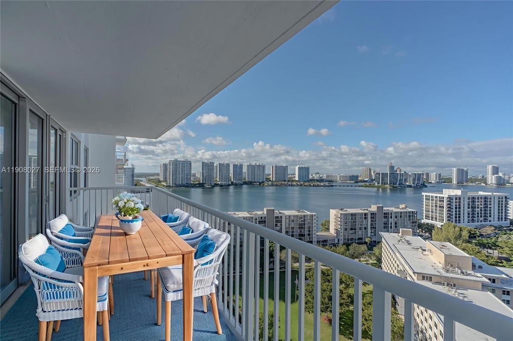 Real estate property located at 231 174th St #2202, Miami-dade, Winston Towers 400 Condo, Sunny Isles Beach, FL