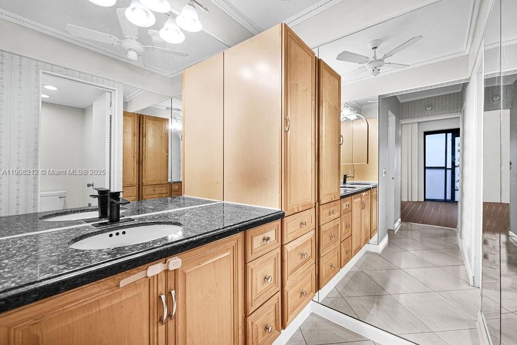 Real estate property located at 4020 Hills Dr #2, Broward, Emerald Hills C C Apts Co, Hollywood, FL