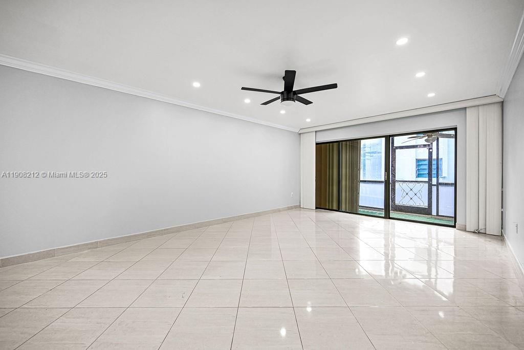 Real estate property located at 4020 Hills Dr #2, Broward, Emerald Hills C C Apts Co, Hollywood, FL
