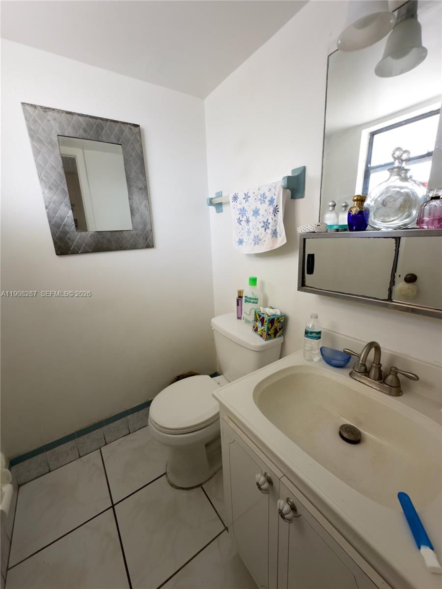 Real estate property located at 1334 Collins Ave #502, Miami-dade, Collins Plaza Condo, Miami Beach, FL