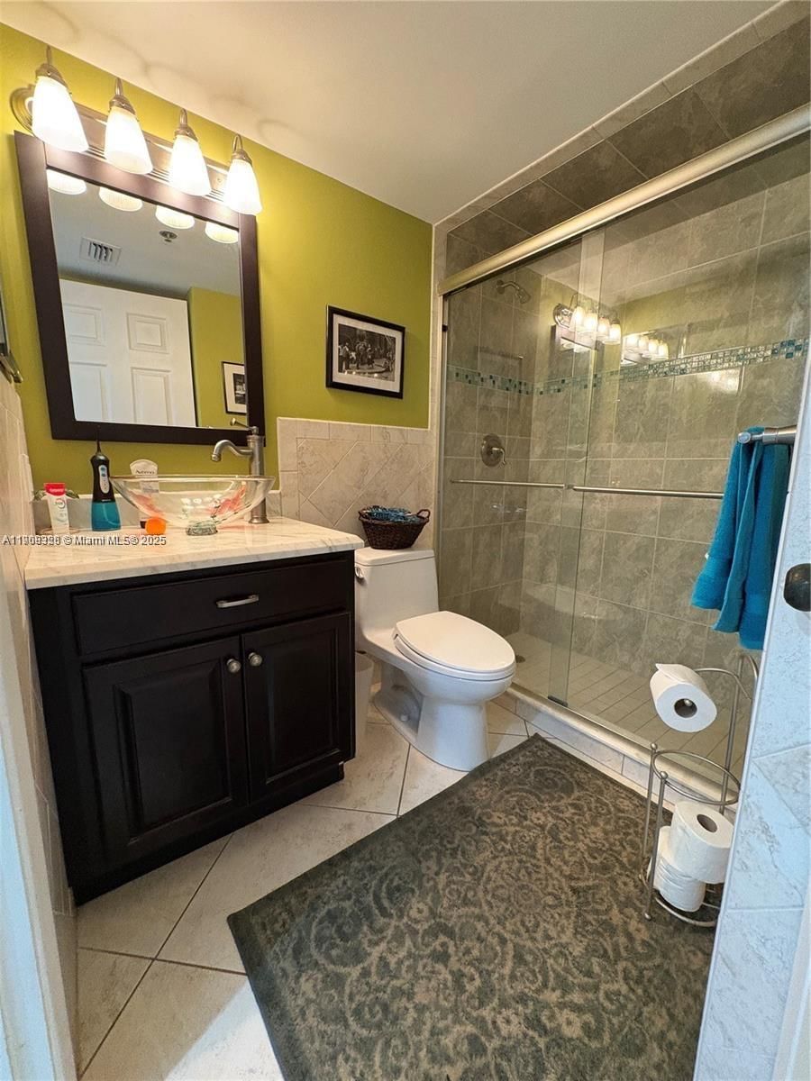 Real estate property located at 275 Palm Ave B201, Palm Beach, Jupiter Bay East Condo, Jupiter, FL