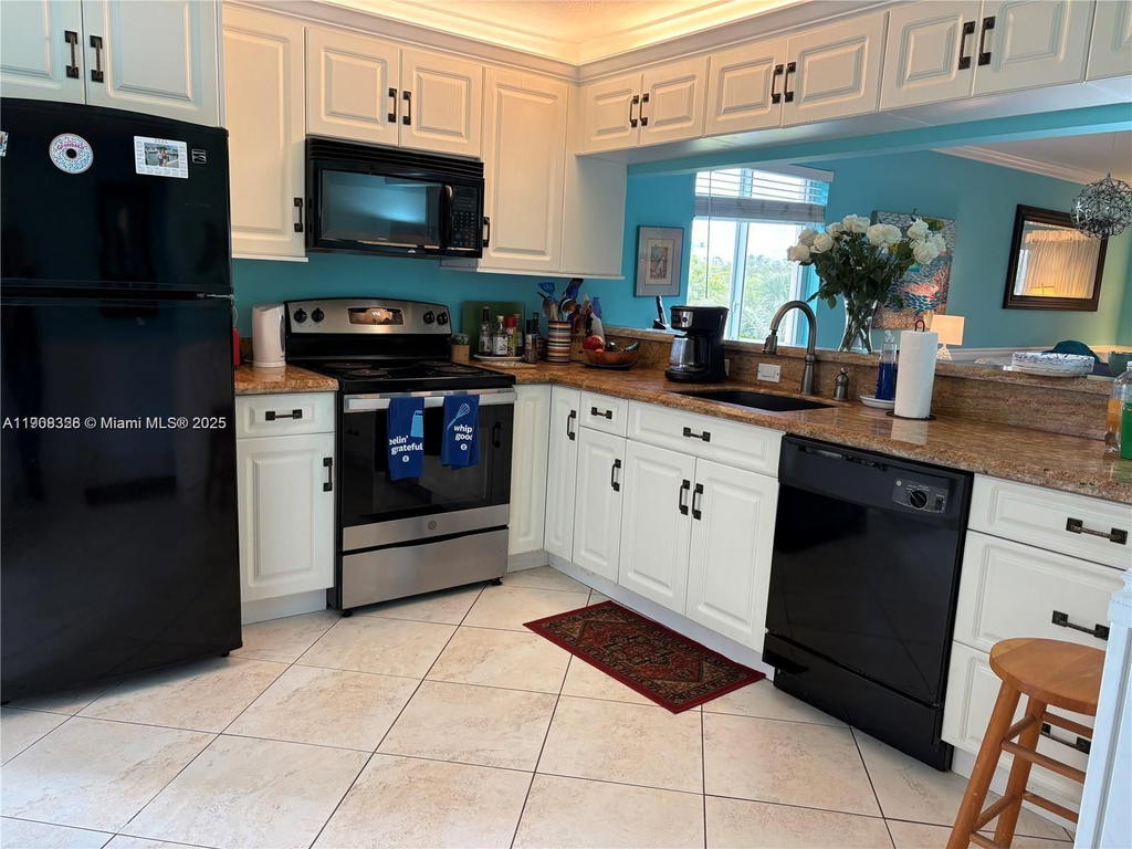 Real estate property located at 275 Palm Ave B201, Palm Beach, Jupiter Bay East Condo, Jupiter, FL
