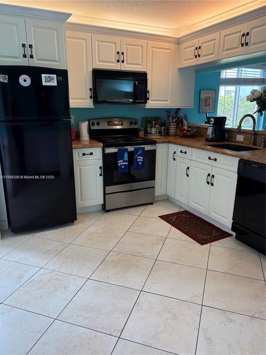 Real estate property located at 275 Palm Ave B201, Palm Beach, Jupiter Bay East Condo, Jupiter, FL