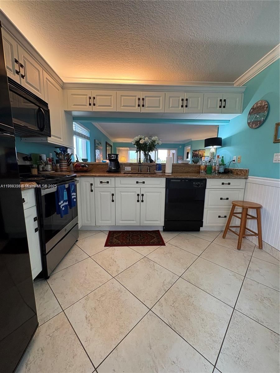 Real estate property located at 275 Palm Ave B201, Palm Beach, Jupiter Bay East Condo, Jupiter, FL