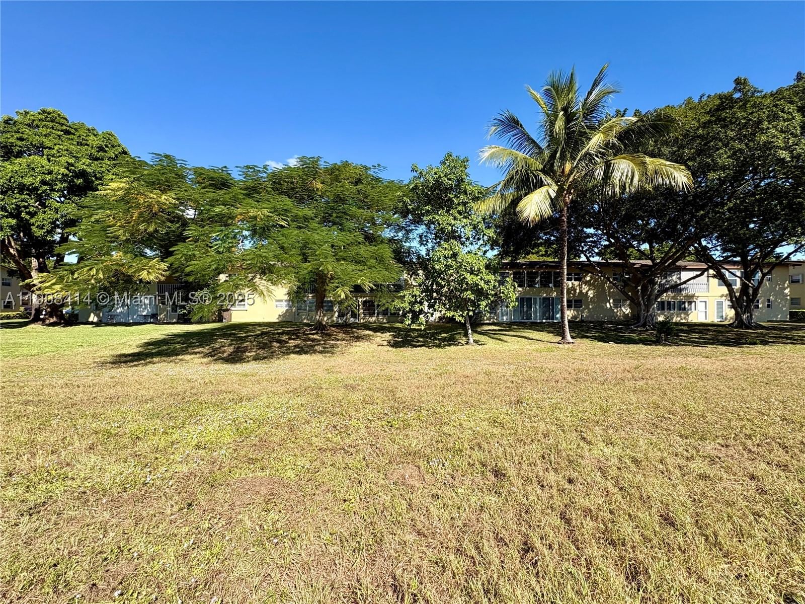 Real estate property located at 7310 1st St #105, Broward, Oriole Gardens Three 90 C, Margate, FL