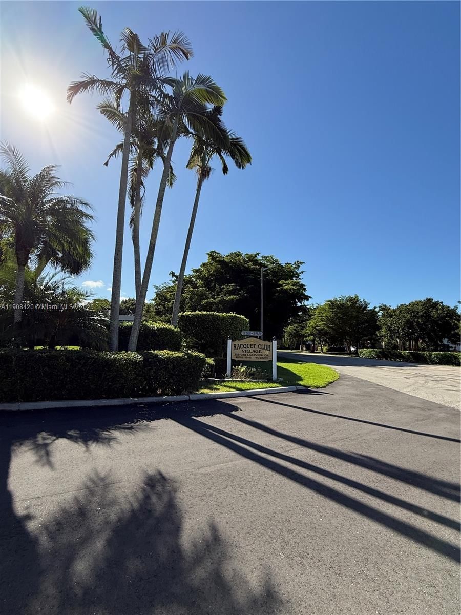 Real estate property located at 398 Lakeview Dr #205, Broward, Racquet Club, Weston, FL