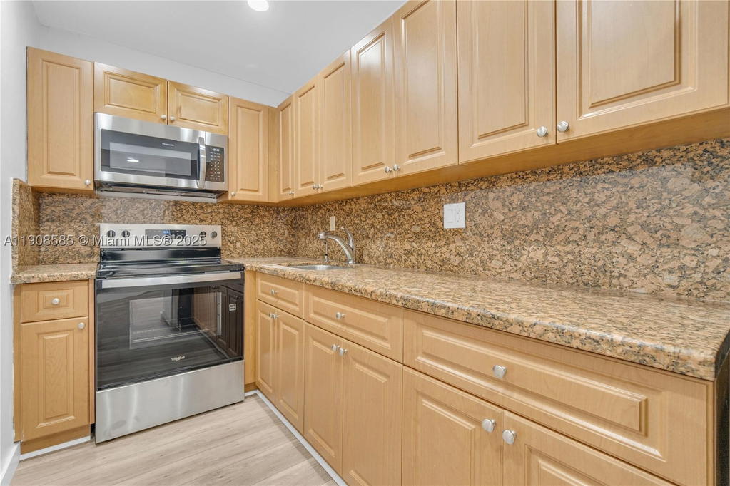 Real estate property located at 4709 7th St #204-9, Miami-dade, Sunset Villas No 3 Condo, Miami, FL