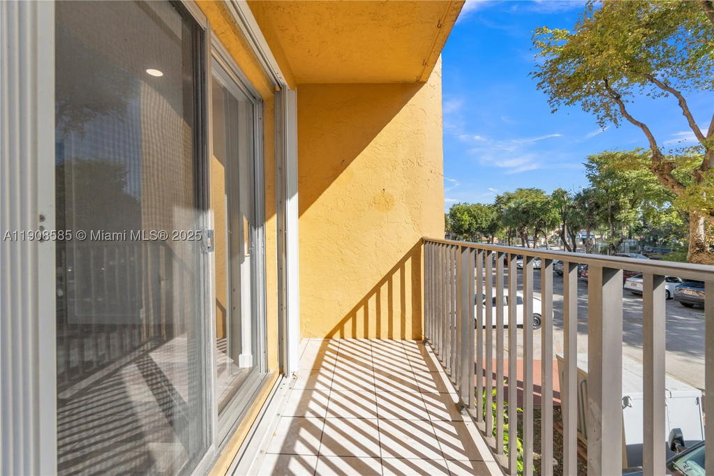 Real estate property located at 4709 7th St #204-9, Miami-dade, Sunset Villas No 3 Condo, Miami, FL