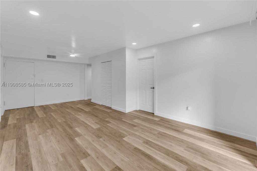 Real estate property located at 4709 7th St #204-9, Miami-dade, Sunset Villas No 3 Condo, Miami, FL