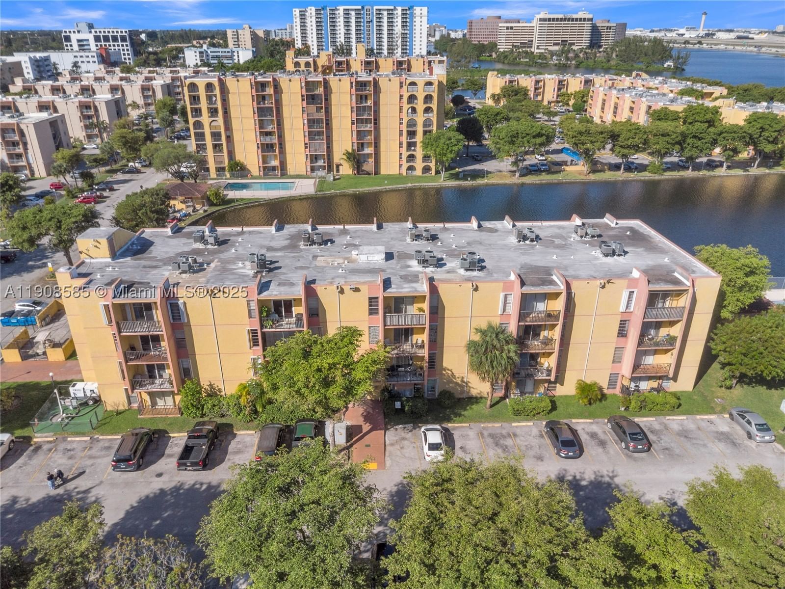 Real estate property located at 4709 7th St #204-9, Miami-dade, Sunset Villas No 3 Condo, Miami, FL