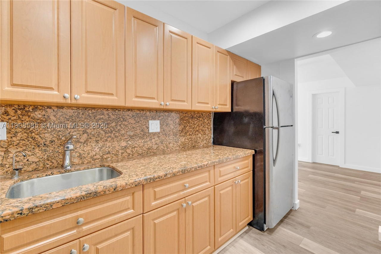 Real estate property located at 4709 7th St #204-9, Miami-dade, Sunset Villas No 3 Condo, Miami, FL