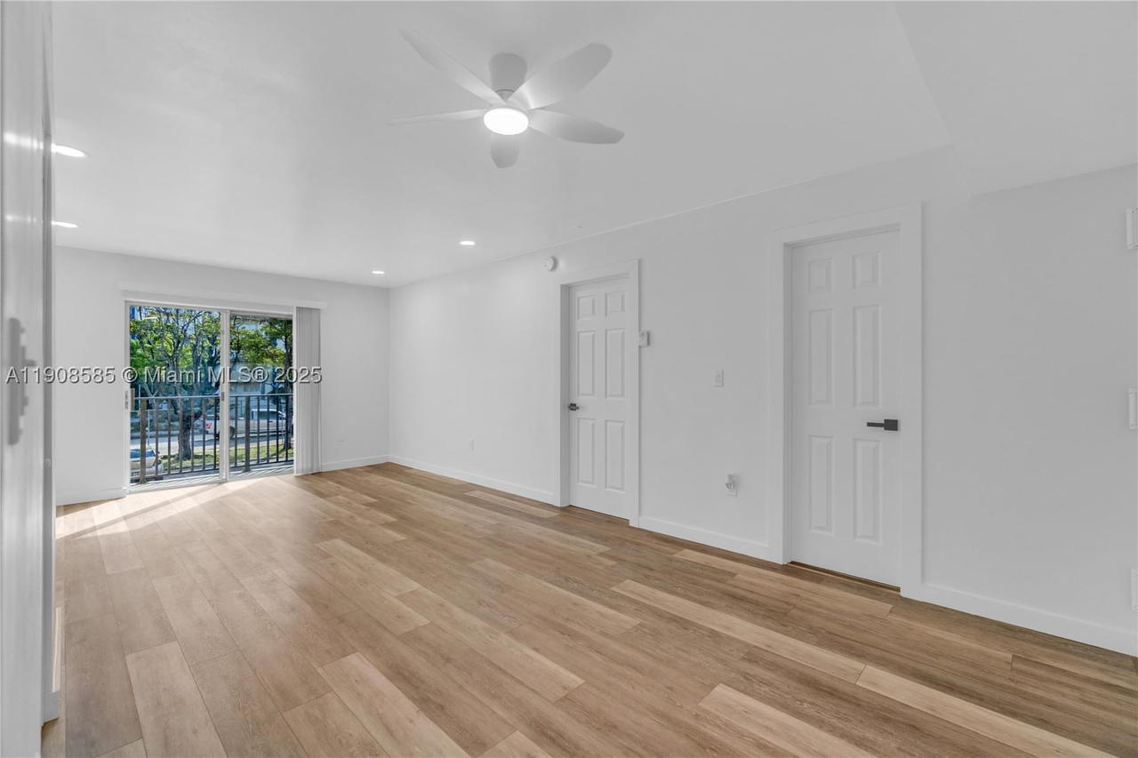 Real estate property located at 4709 7th St #204-9, Miami-dade, Sunset Villas No 3 Condo, Miami, FL