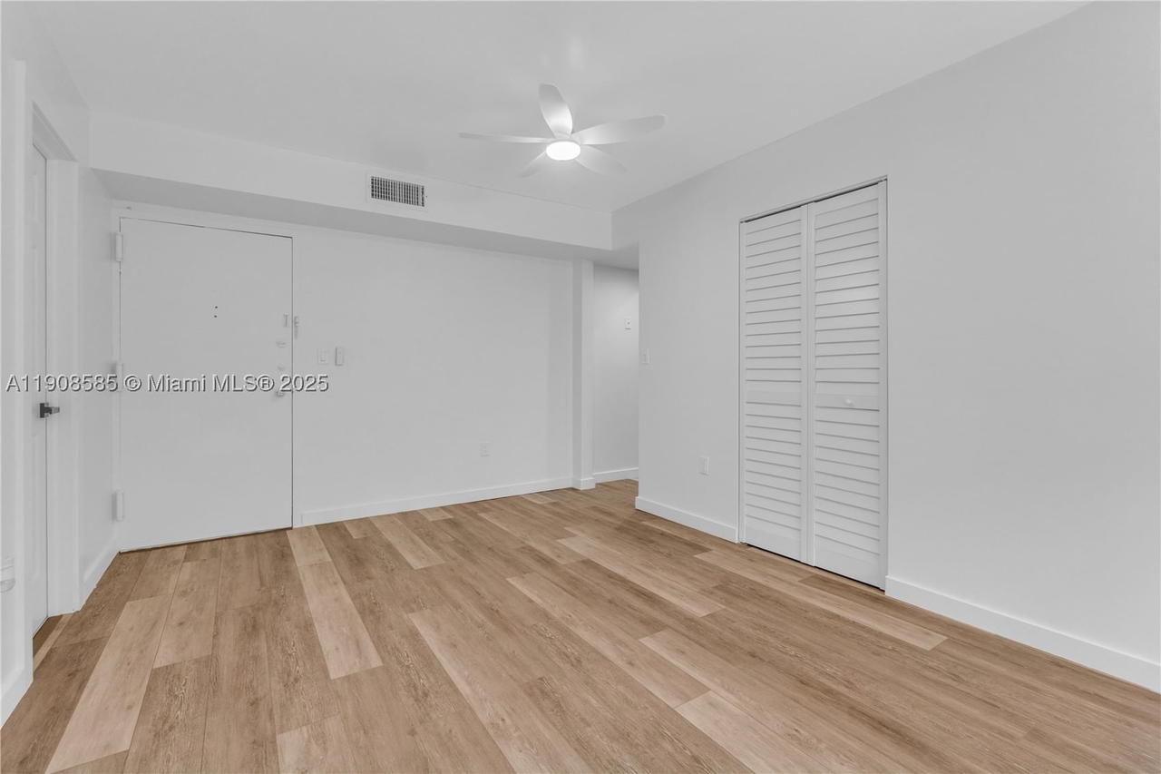 Real estate property located at 4709 7th St #204-9, Miami-dade, Sunset Villas No 3 Condo, Miami, FL