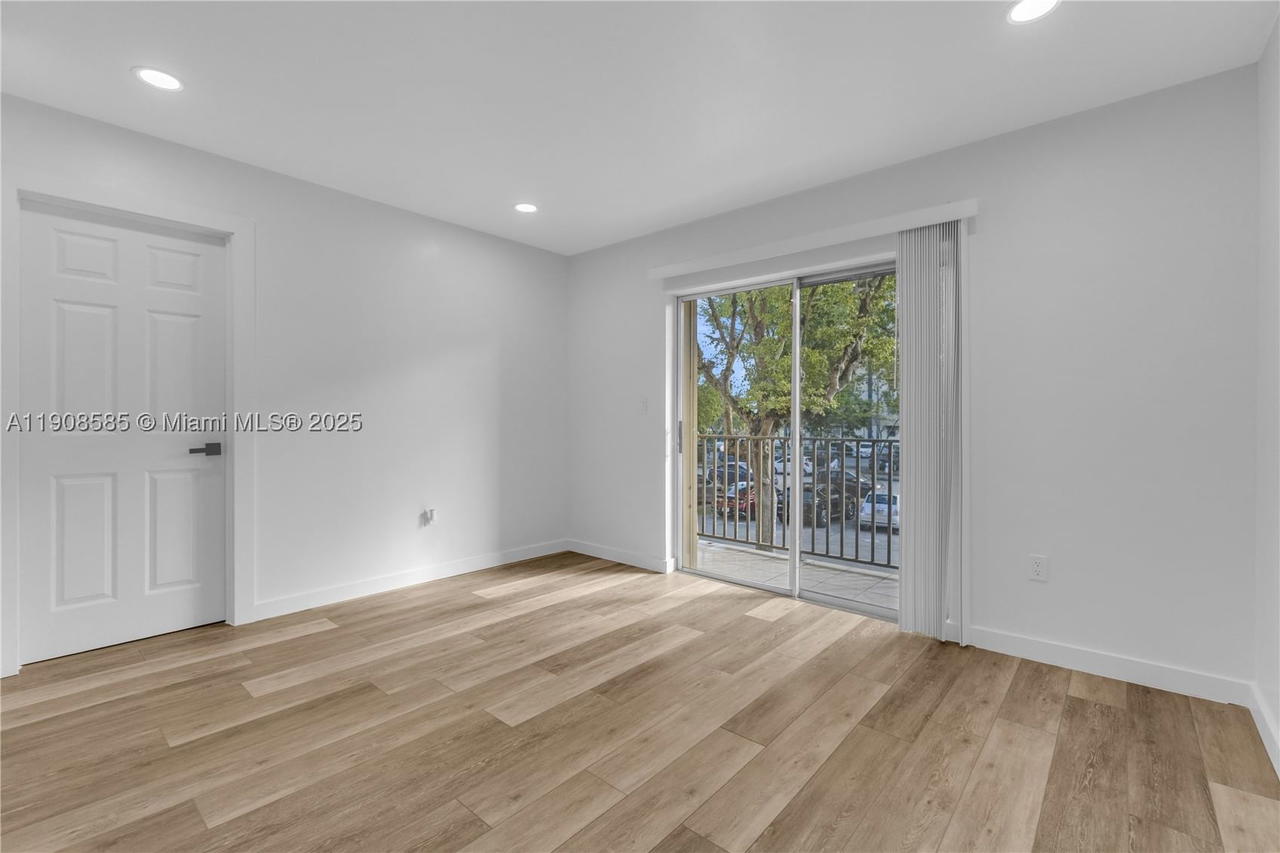Real estate property located at 4709 7th St #204-9, Miami-dade, Sunset Villas No 3 Condo, Miami, FL