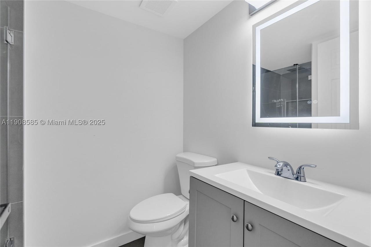 Real estate property located at 4709 7th St #204-9, Miami-dade, Sunset Villas No 3 Condo, Miami, FL