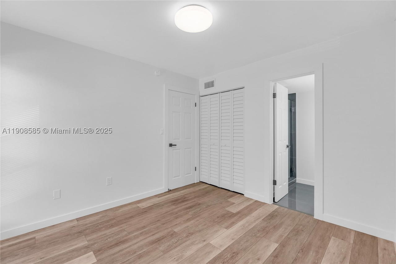 Real estate property located at 4709 7th St #204-9, Miami-dade, Sunset Villas No 3 Condo, Miami, FL