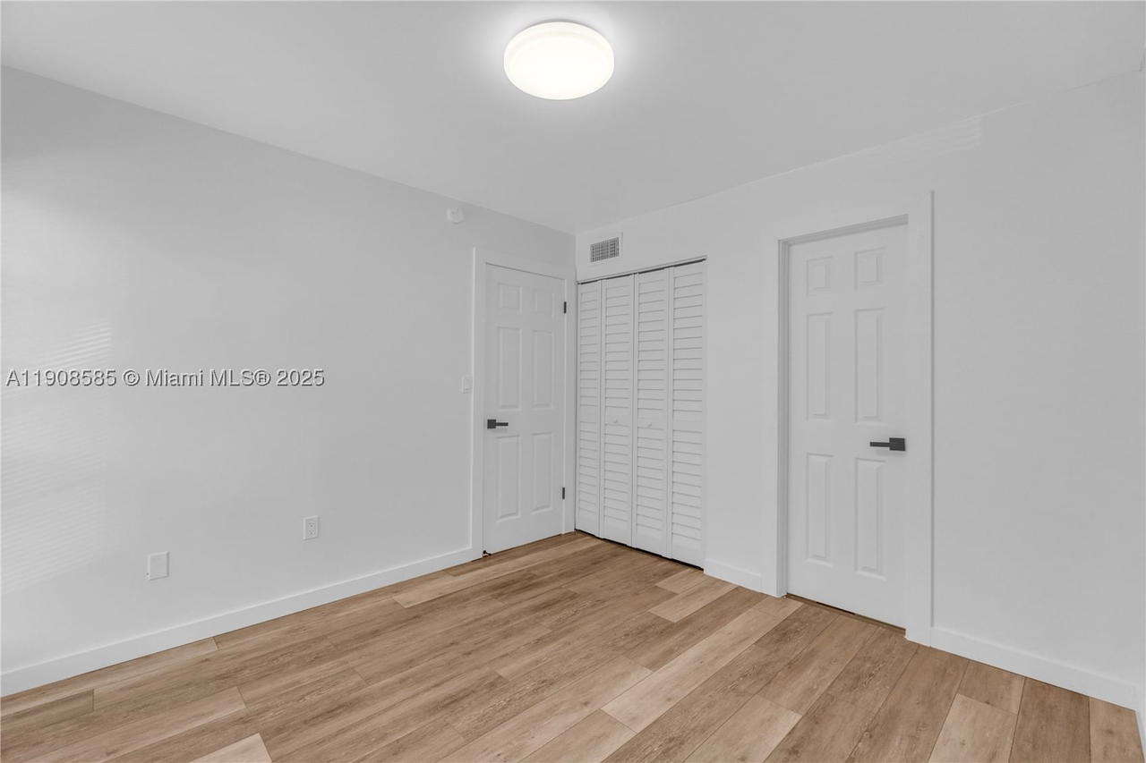 Real estate property located at 4709 7th St #204-9, Miami-dade, Sunset Villas No 3 Condo, Miami, FL