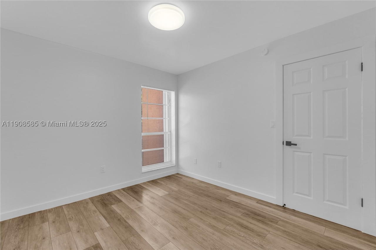 Real estate property located at 4709 7th St #204-9, Miami-dade, Sunset Villas No 3 Condo, Miami, FL