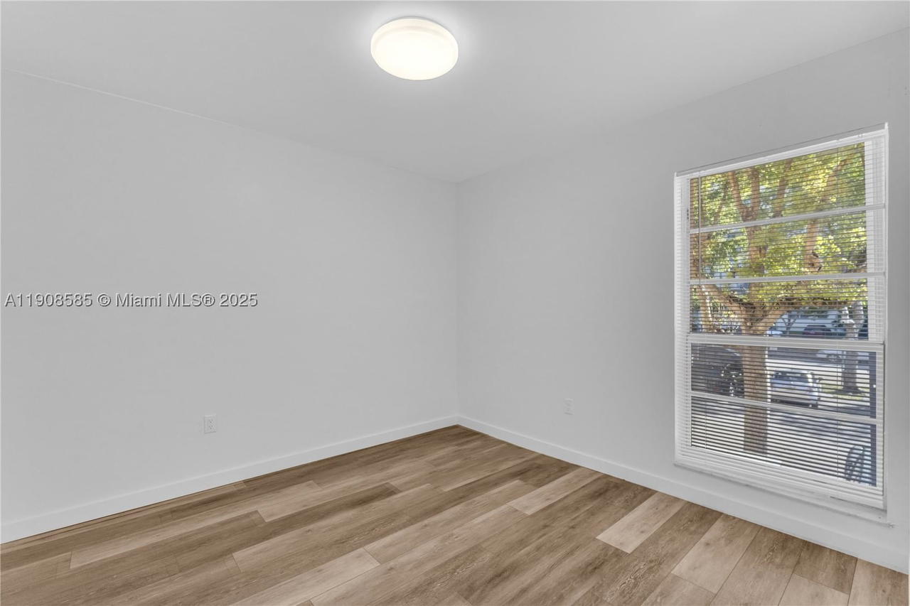 Real estate property located at 4709 7th St #204-9, Miami-dade, Sunset Villas No 3 Condo, Miami, FL