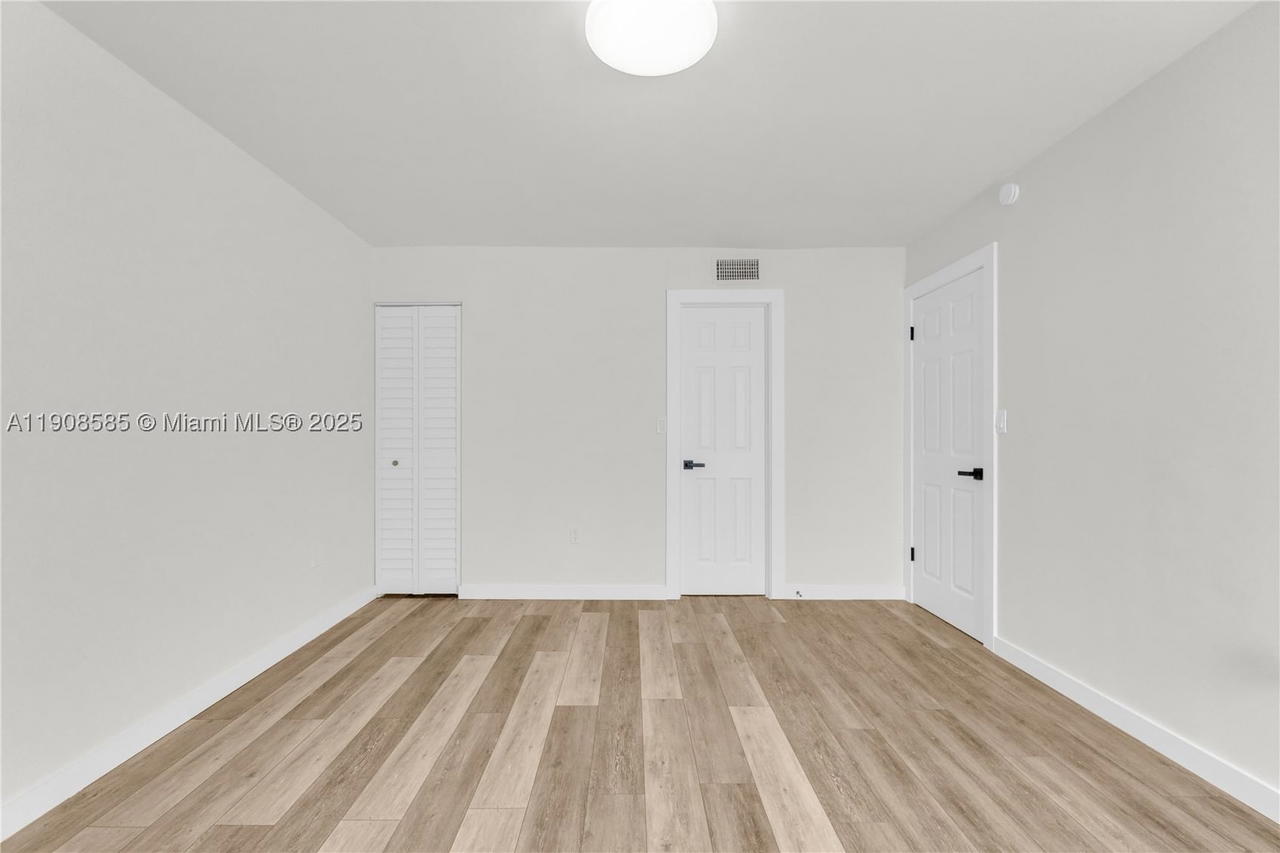 Real estate property located at 4709 7th St #204-9, Miami-dade, Sunset Villas No 3 Condo, Miami, FL