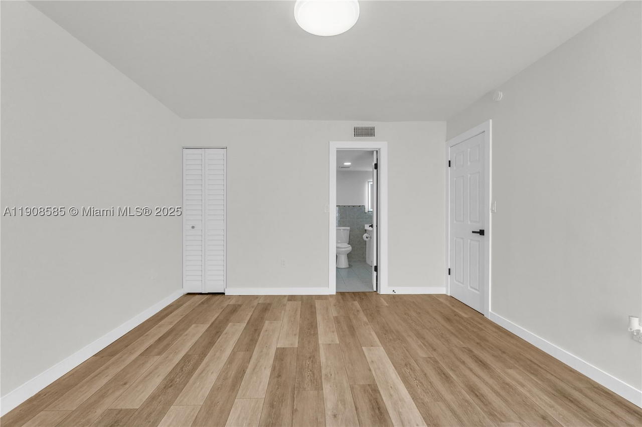 Real estate property located at 4709 7th St #204-9, Miami-dade, Sunset Villas No 3 Condo, Miami, FL
