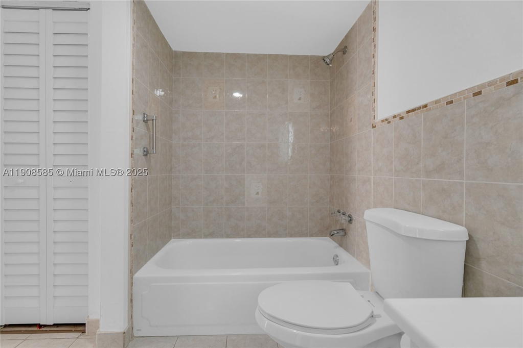 Real estate property located at 4709 7th St #204-9, Miami-dade, Sunset Villas No 3 Condo, Miami, FL
