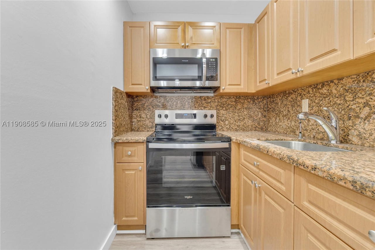 Real estate property located at 4709 7th St #204-9, Miami-dade, Sunset Villas No 3 Condo, Miami, FL