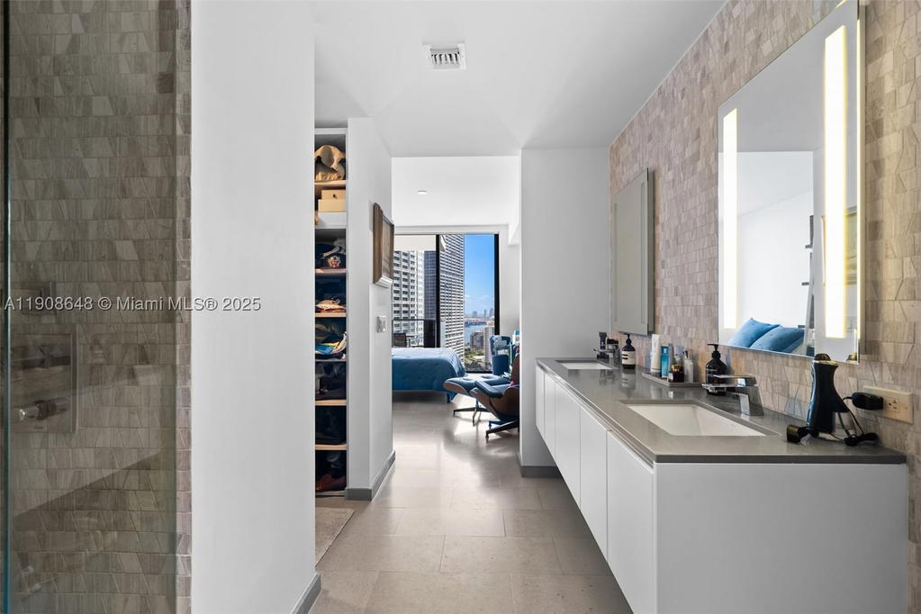 Real estate property located at 68 6th St #2505, Miami-dade, Reach Condo, Miami, FL