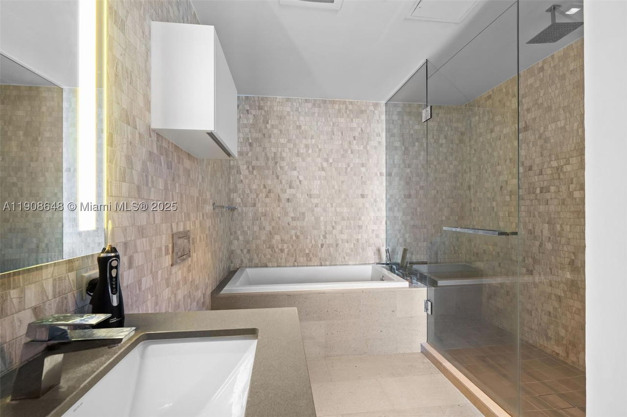 Real estate property located at 68 6th St #2505, Miami-dade, Reach Condo, Miami, FL