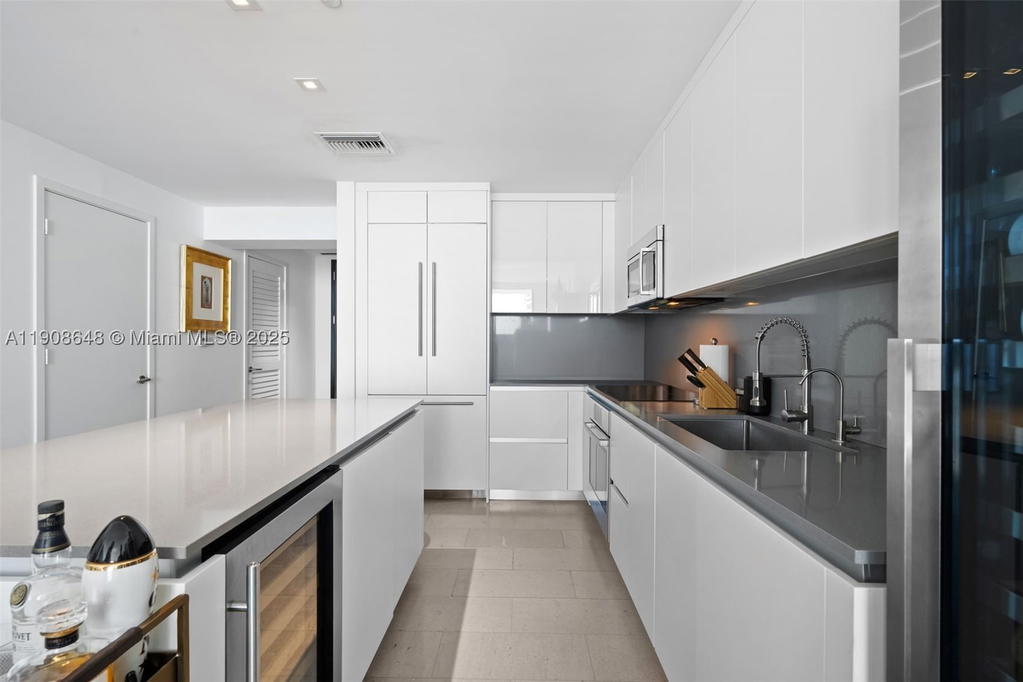 Real estate property located at 68 6th St #2505, Miami-dade, Reach Condo, Miami, FL