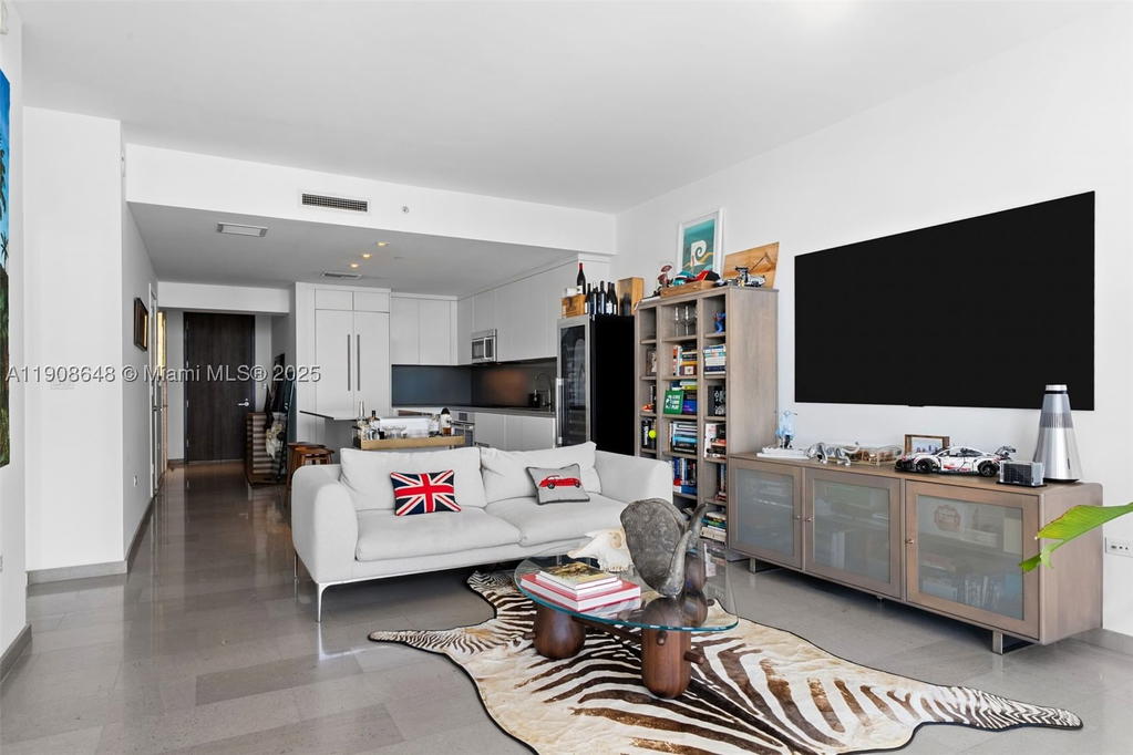 Real estate property located at 68 6th St #2505, Miami-dade, Reach Condo, Miami, FL