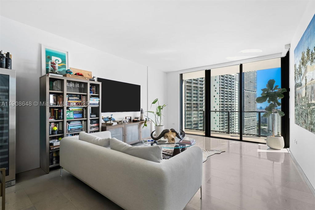 Real estate property located at 68 6th St #2505, Miami-dade, Reach Condo, Miami, FL
