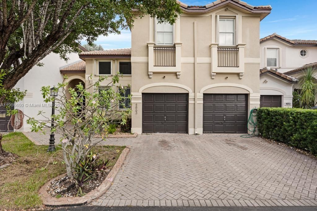 Real estate property located at 4863 109th Path, Miami-dade, Costa Bella, Doral, FL