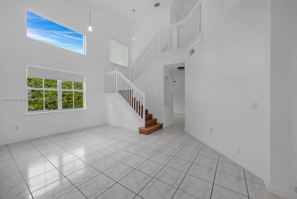 Real estate property located at 4863 109th Path, Miami-dade, Costa Bella, Doral, FL