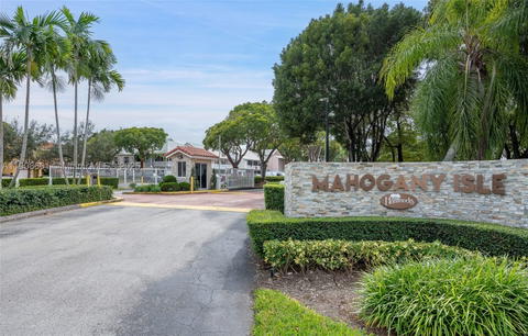 Real estate property located at 10421 Mahogany Key Cir #105, Miami-dade, Mahogany Key Ii Condo, Miami, FL