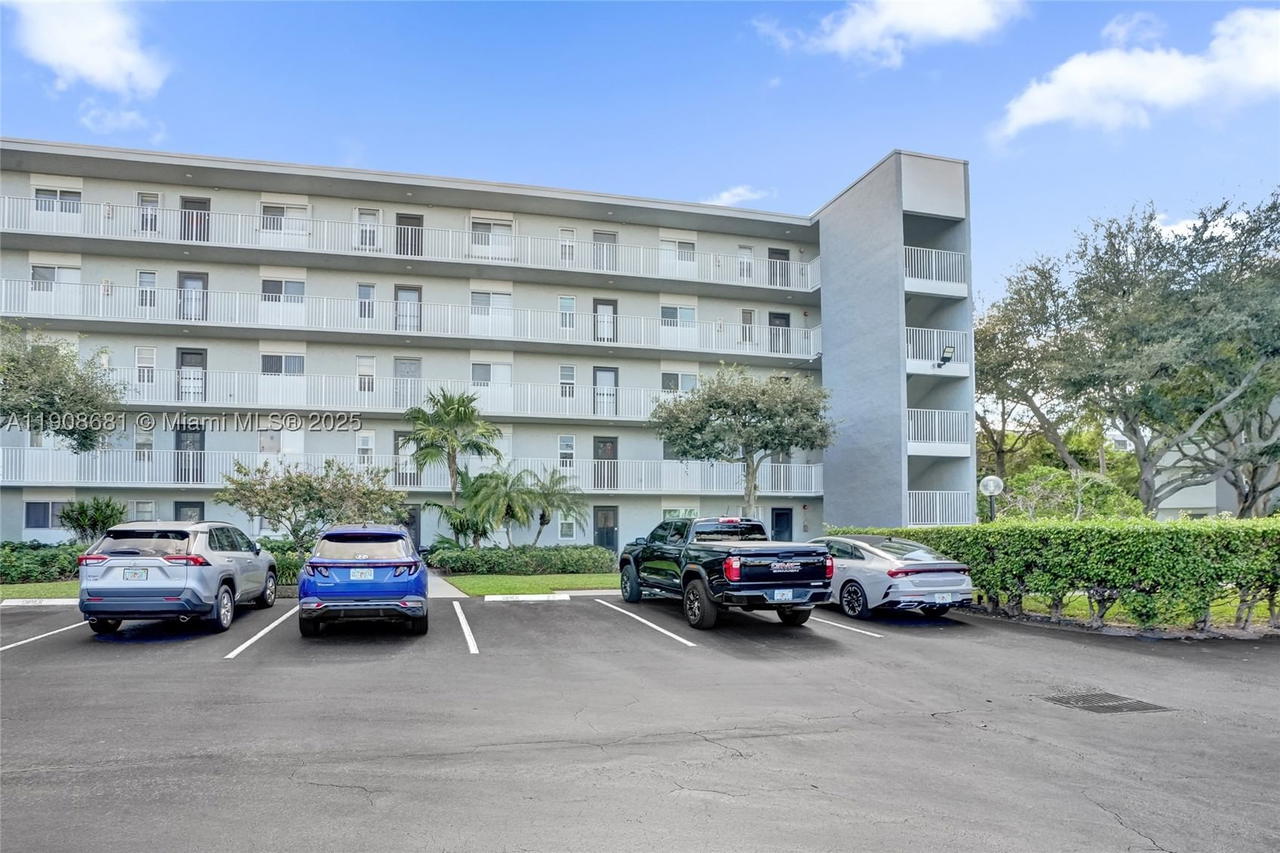 Real estate property located at 2220 Cypress Bend Dr #310, Broward, Cypress Bend Condominium, Pompano Beach, FL