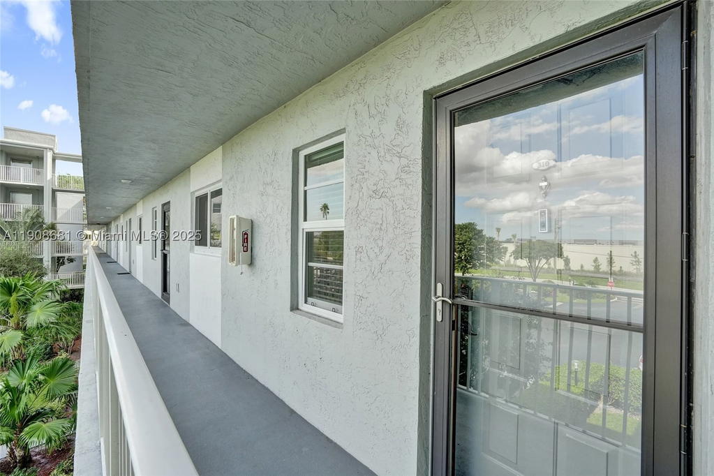 Real estate property located at 2220 Cypress Bend Dr #310, Broward, Cypress Bend Condominium, Pompano Beach, FL
